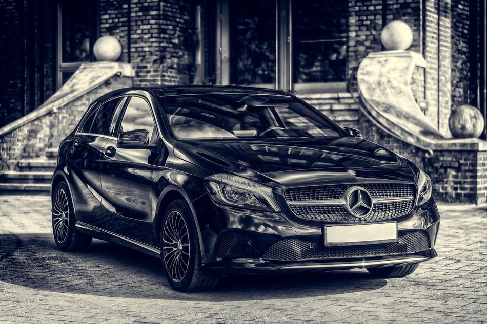 monochrome photo of Mercedes Daimler Auto