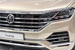 Volkswagen Touareg chrome grille