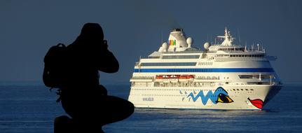 photographer takes pictures of the ferry