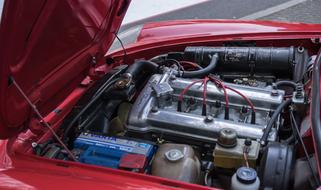 Auto Alfa Romeo red