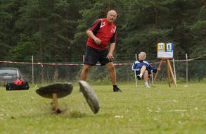 kasta varpa as outdoor play