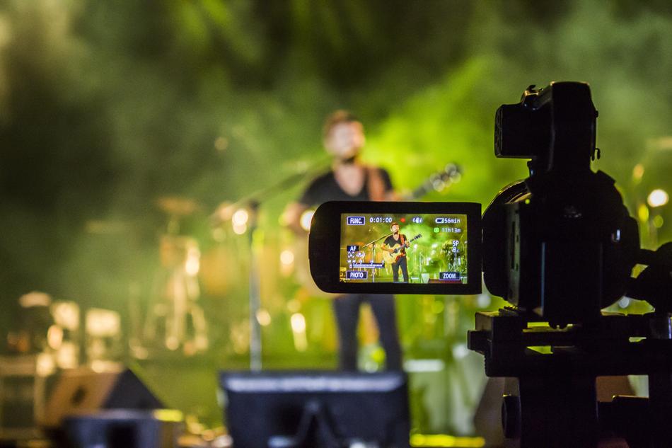 musician on monitor of Tv Camera and on stage