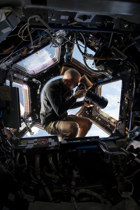 Astronaut on the space tation near the window