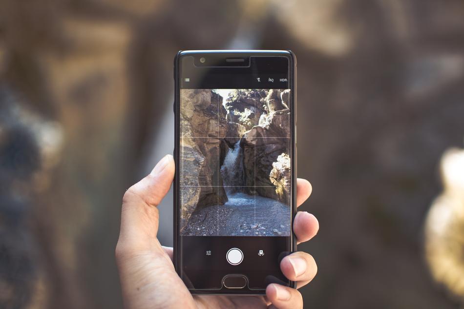 Hand phone waterfall