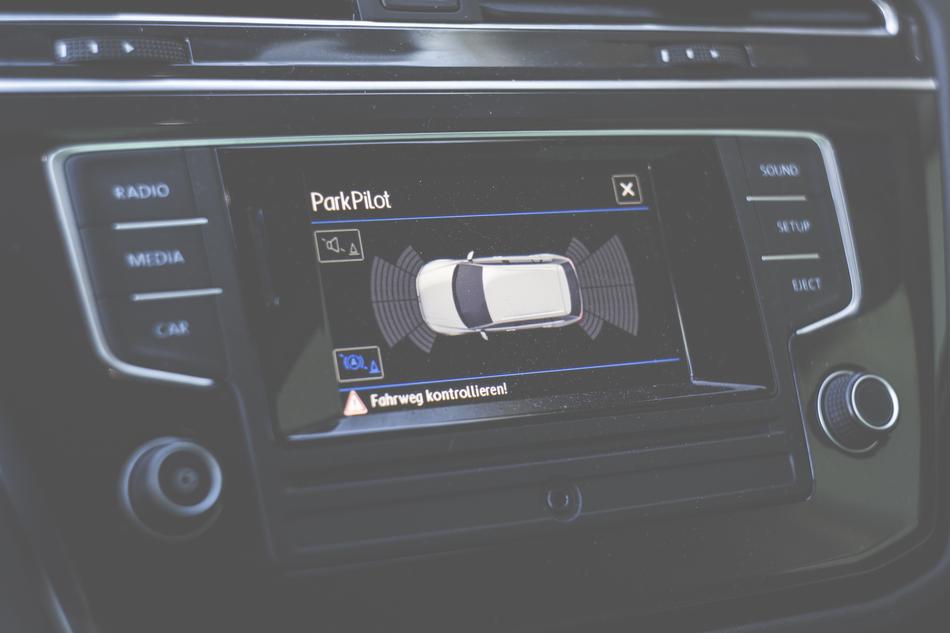 car zone of visibility, multimedia screen
