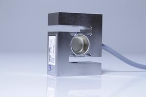 Model of the load cell, with the signs and reflection on the white surface