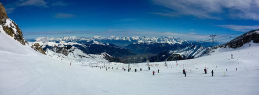 Panorama of mountain valley with people Skiing, austria, Kitzsteinhorn