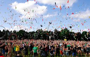 Jugglers Toss Up