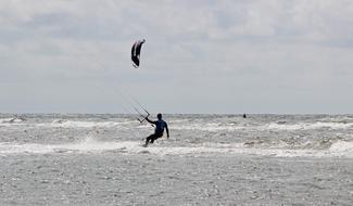 kitesurfing on the coast in nordfriesland