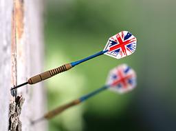 two arrows hit the target in the championship