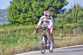 completing cyclist