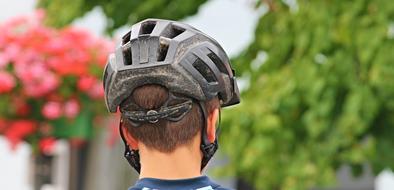 guy in a bicycle helmet, back view