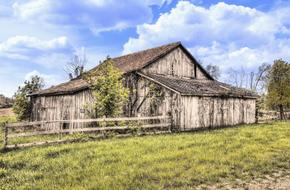 old ruined barn in the countryside in Ohio