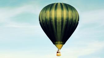 Balloon Flying green