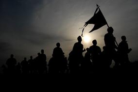 silhouettes of military runners at dusk