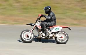 Hillclimb Motorbike Speed road