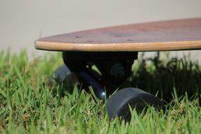 Skateboard Grass green