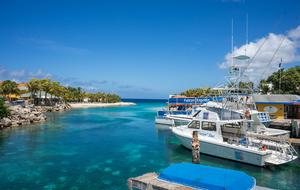 Lagoon Curacao Island ships