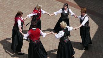 Round Dance woman