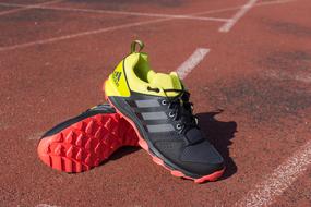 Boots Adidas red yellow