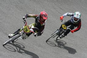 duel in bicycle racing