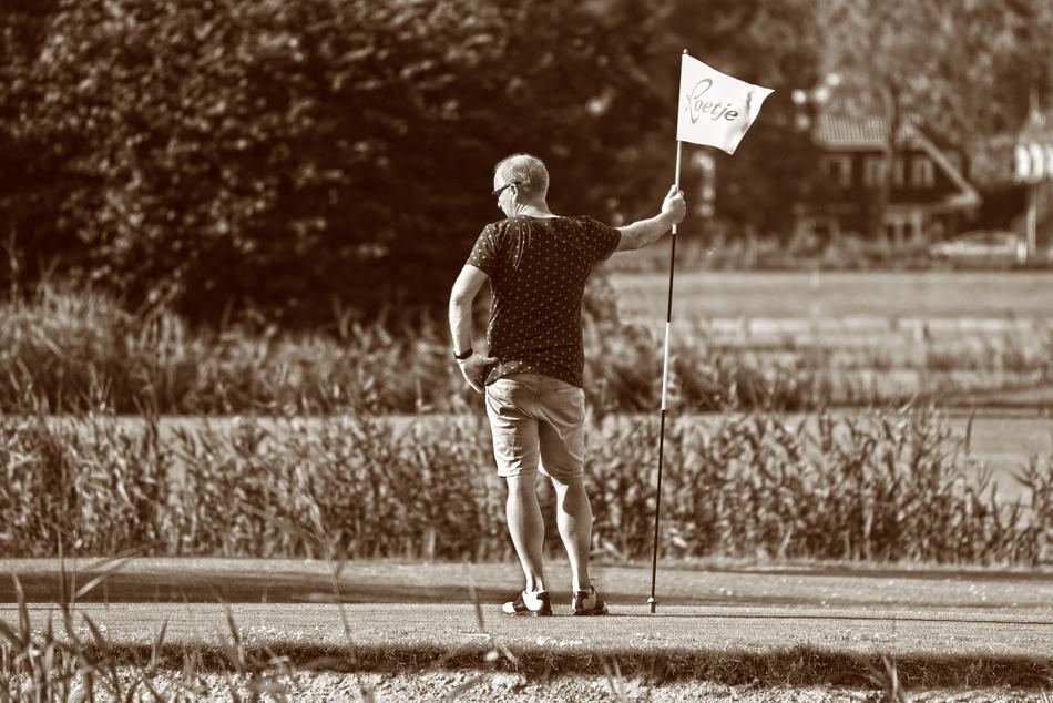 golfer with flag