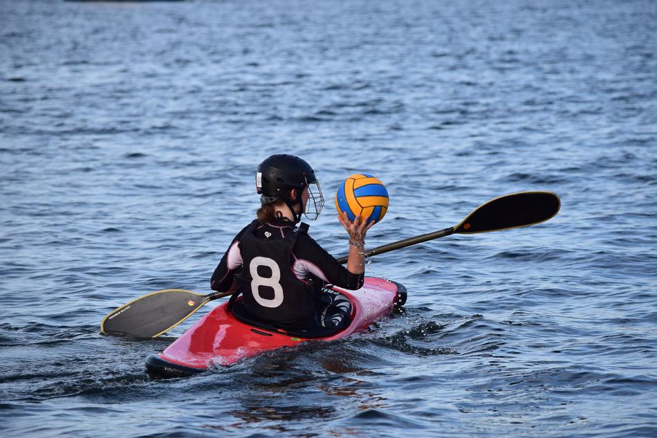 woman playing canoe polo