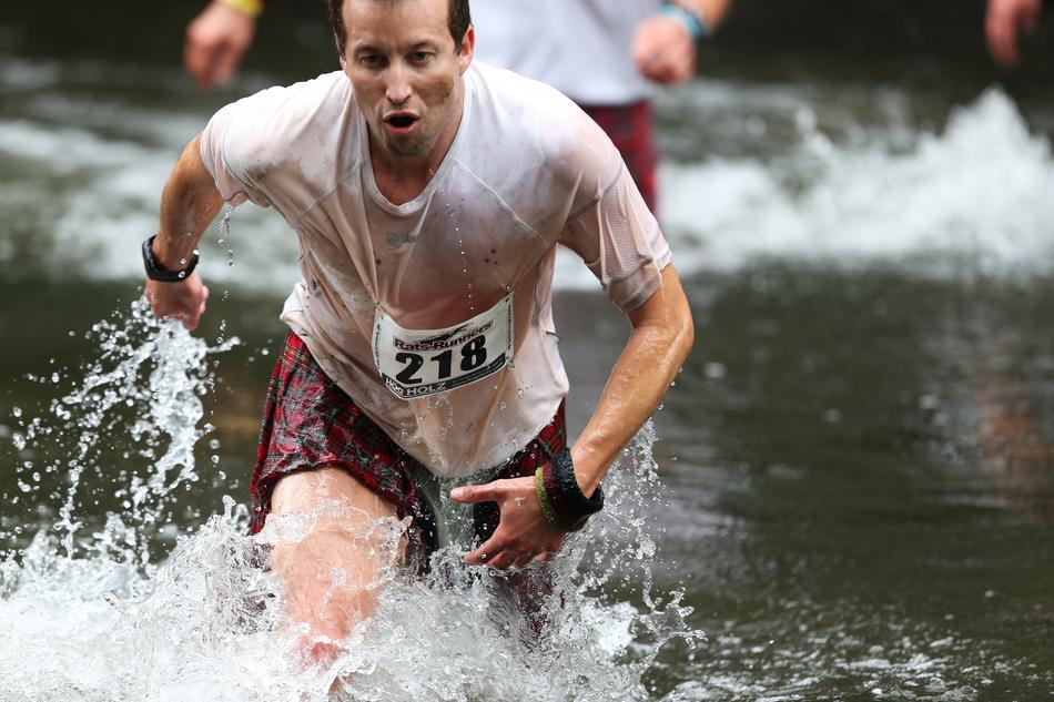Steeplechase, man Running through water