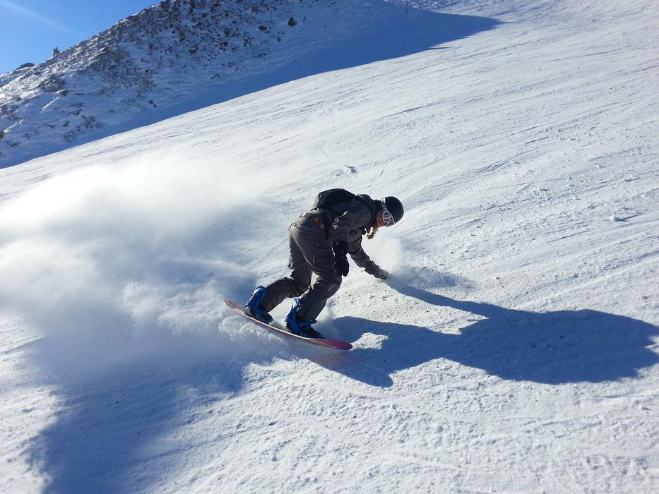 downhill snowboarding in Tyrol