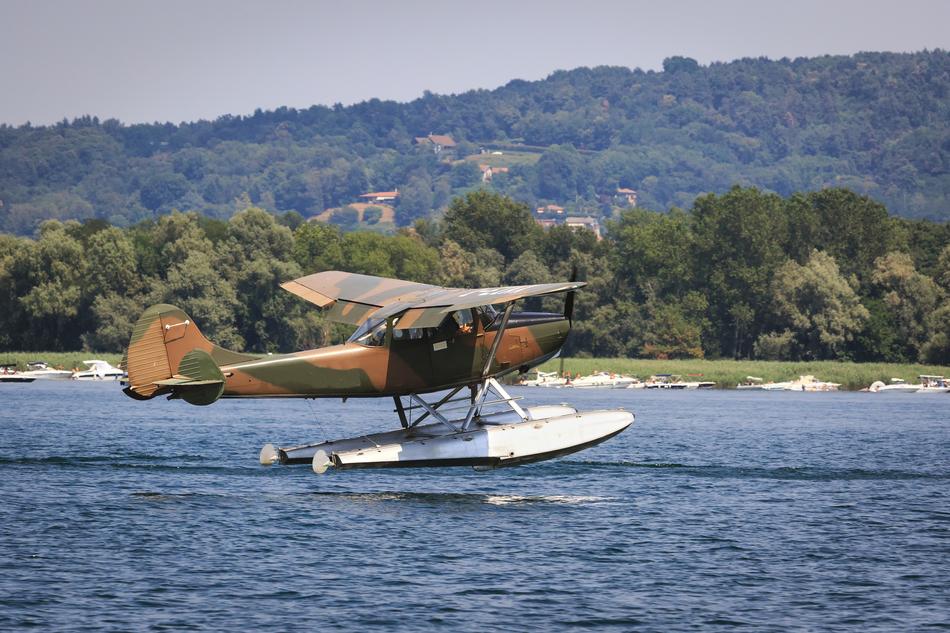 hydro helicopter on the lake