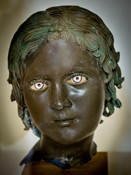 Statue Olympia child face