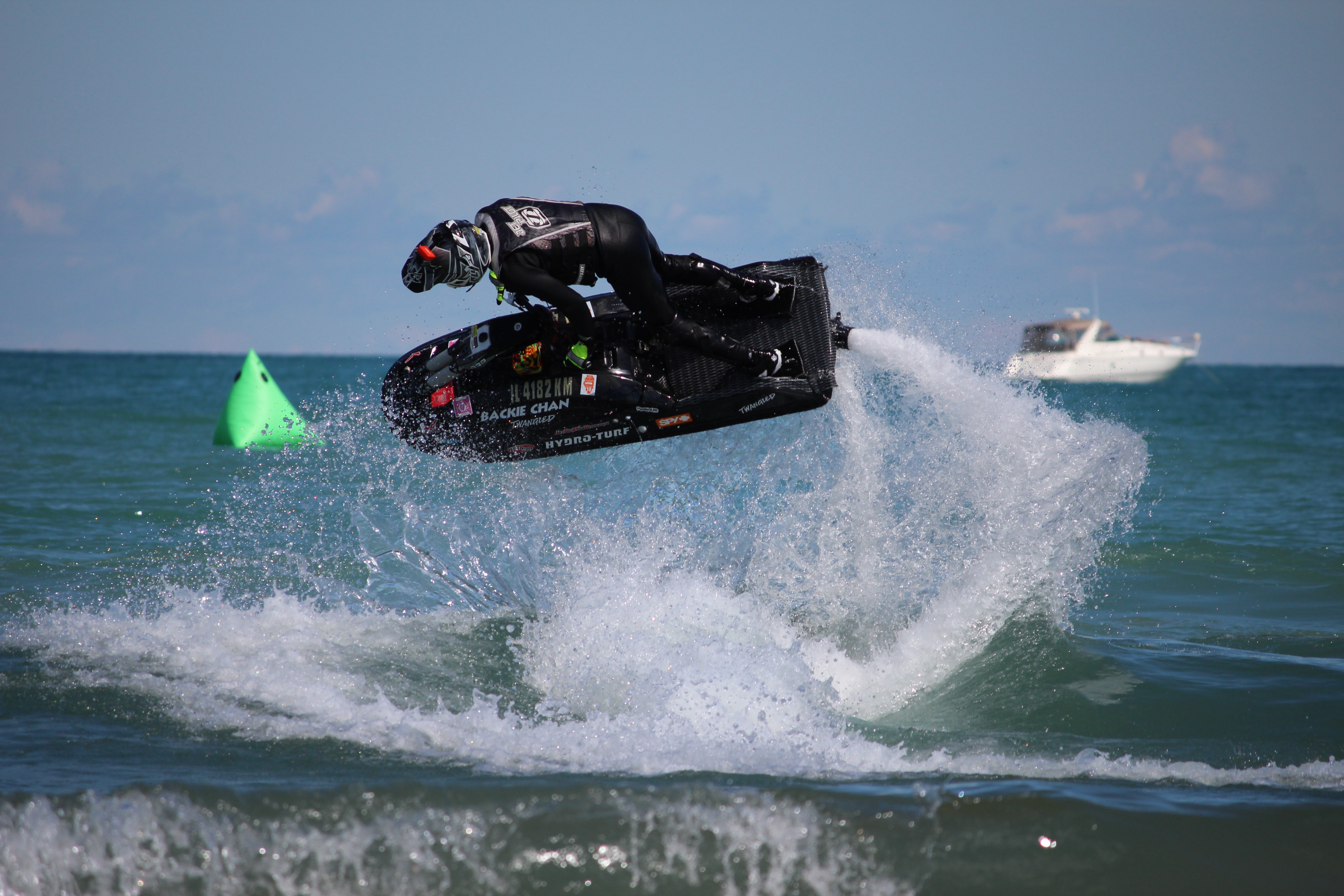 Jet skiing картинка