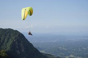 Paragliding Air Movement fly and Alpine