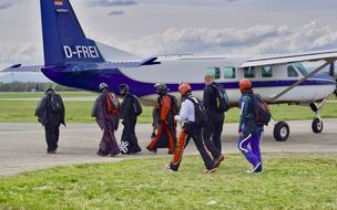 Skydiving Aircraft people