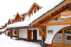 picturesque snow cowered Cabins, ski resort