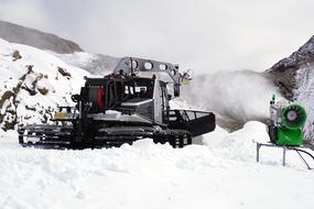 production of artificial snow trails