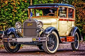 Ford Oldtimer in the autumn park