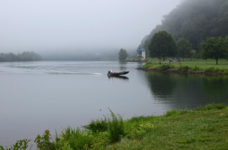 boating on clinch river, melton lake park, tennessee