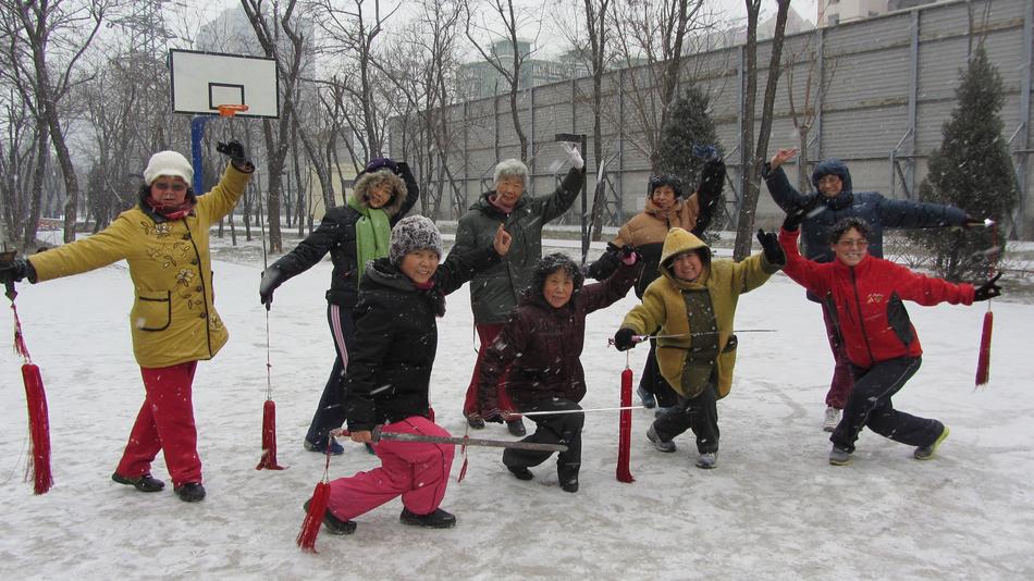 the elderly do sports in Beijing in winter