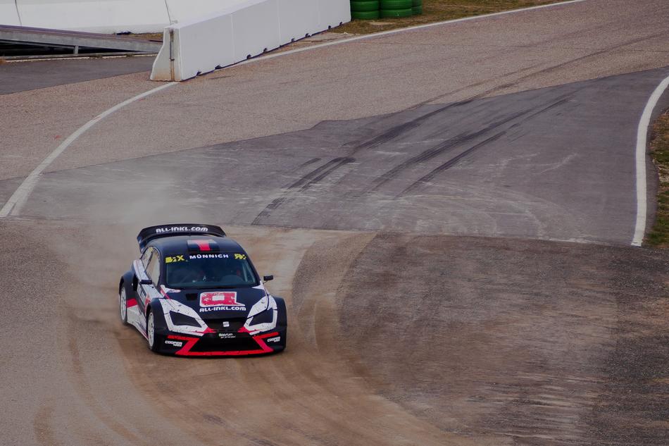 Auto on Rallycross