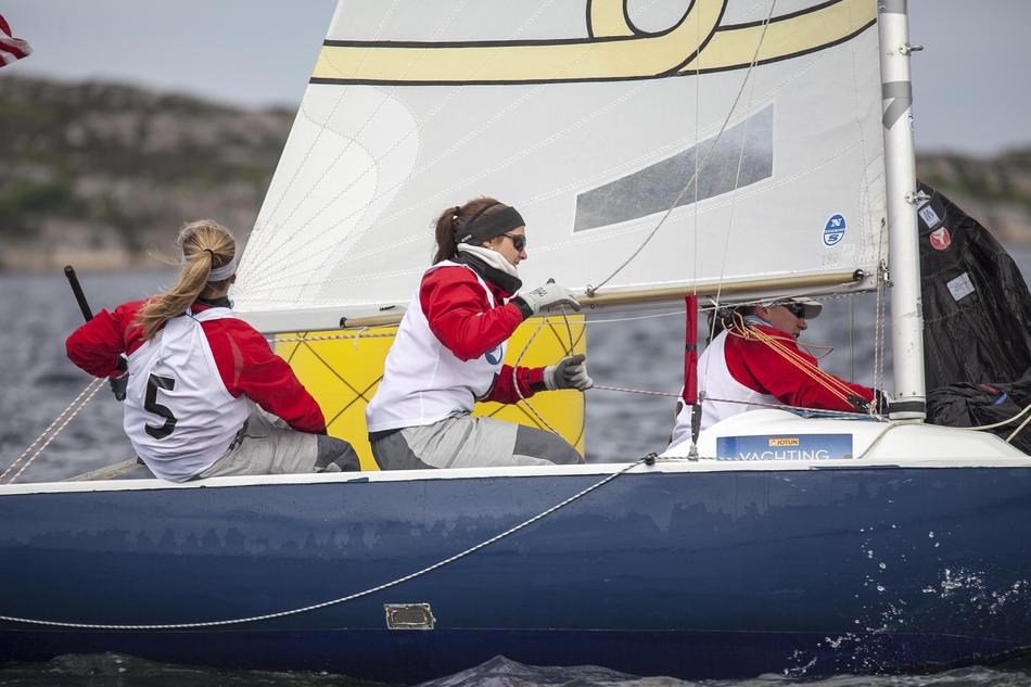 sports team women sailing boat