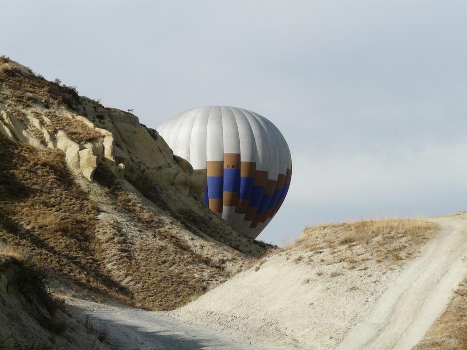 Balloon sports in captivity