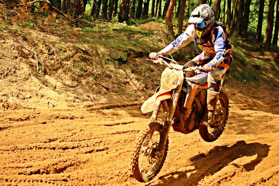 dirt jumping in enduro