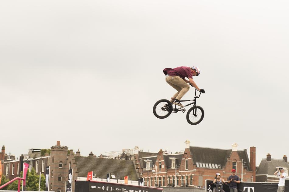 Bike Sport in a modern city