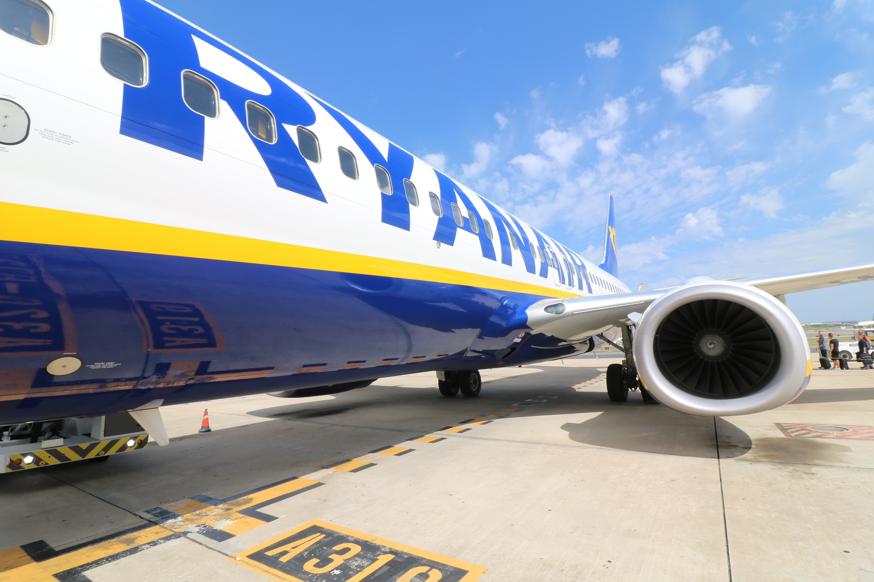 Aircraft Ryanair free image download