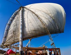 latin sail ship