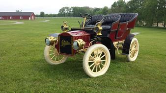 1905 cadillac on the lawn