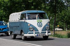 bulli, oldtimer volkswagen bus on road