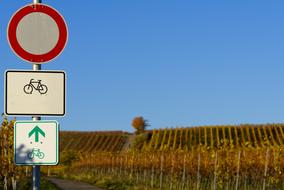 road sign at the vineyards indicates the bike path