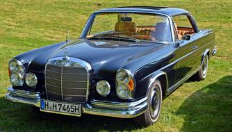 Oldtimer Mercedes blue
